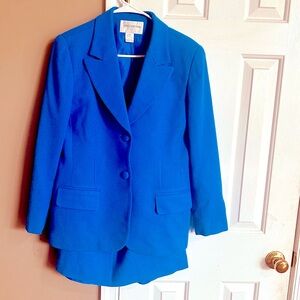 Gorgeous Jones New York Blue Suit . Size 12 . Very Classy . Jacket & Skirt .